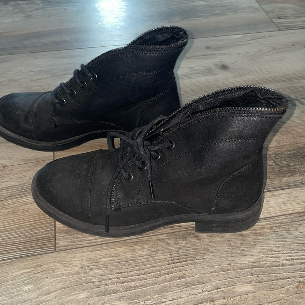 Combat boots